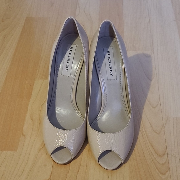 (CCO!)‼️PRICE TO SELL🌷🌷 BURBERRY - Kensel Pump 🌷🌷 - Picture 2 of 11